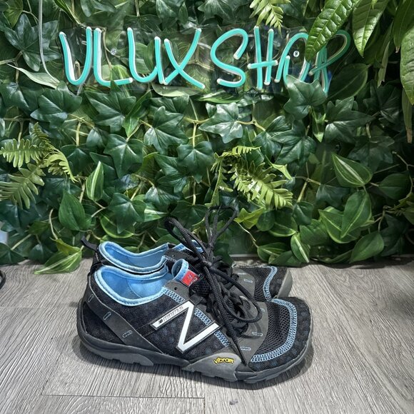 NEW BALANCE Minimus WT10BL Black/Blue Womens Trail Running Shoes Sz 8.5 sneakers - Picture 1 of 10
